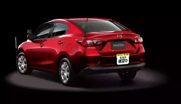 「免許を取っても乗るのはハッチバックやSUV！　それでも「教習車」に不人気な「セダン」が選ばれるワケ」の画像