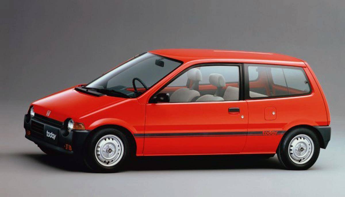 「女性向け」は必要なくなった？　イマドキの「女性ターゲット」小型車事情