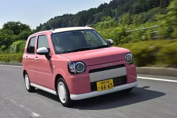 「「女性向け」は必要なくなった？　イマドキの「女性ターゲット」小型車事情」の画像