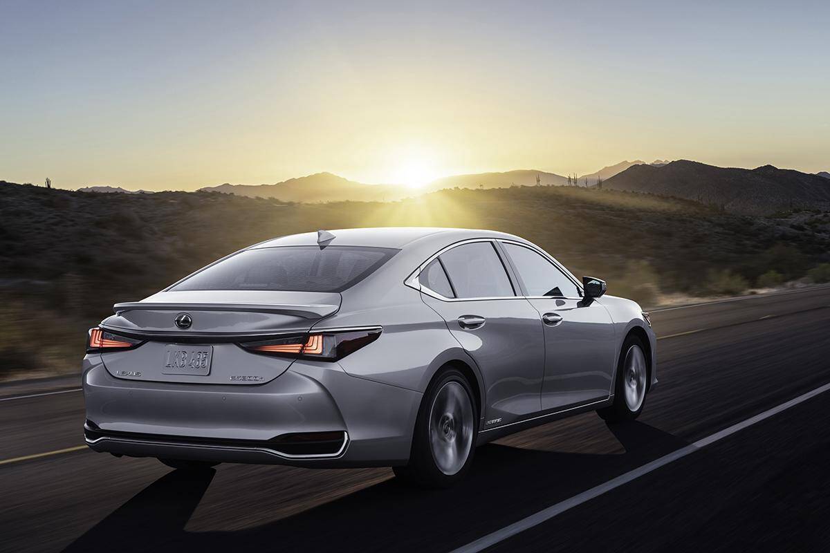 新型レクサスES発表！　静粛性や乗り心地をさらに追求し2021年秋ごろに日本発売予定