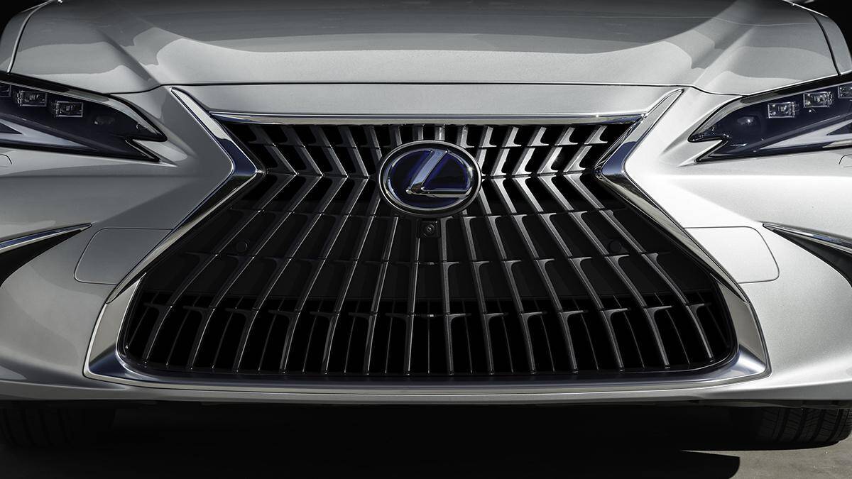 新型レクサスES発表！　静粛性や乗り心地をさらに追求し2021年秋ごろに日本発売予定