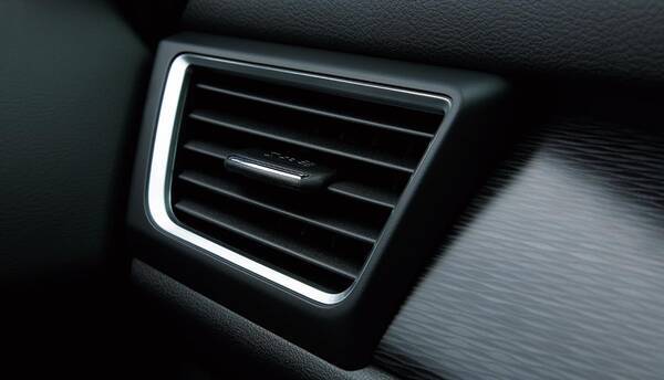 日産リーフが仕様変更を実施 新ボディカラーの追加や抗菌シート ステアリングを一部グレードに採用 21年4月21日 エキサイトニュース