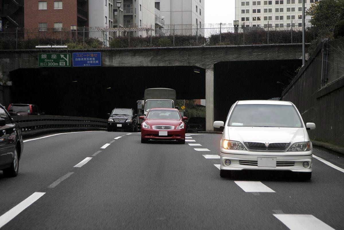 一時停止があれば左 走ったままだと右 合流時のウインカー はドッチに出すのが正解か 警察 の回答とは 21年5月3日 エキサイトニュース