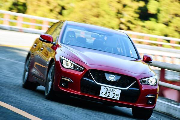 ドリキン土屋圭市が最新ハイブリッドセダンに試乗 スカイライン レクサスisをワインディングで試す Carトップtv 21年5月3日 エキサイトニュース