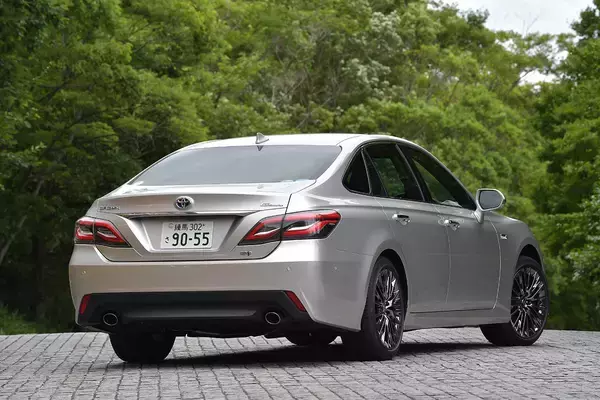 「全店扱いでも「クラウン」は売れず！　「ステイタス」の高さゆえに悩める「王冠マーク」のゆくえ」の画像