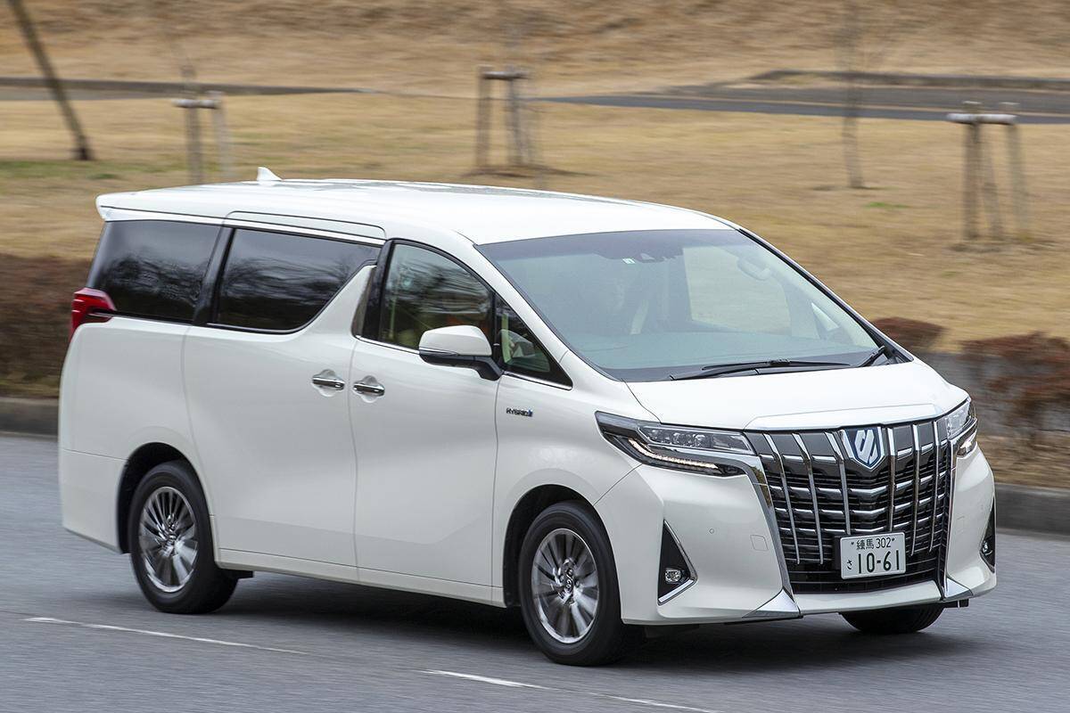 全店扱いでも「クラウン」は売れず！　「ステイタス」の高さゆえに悩める「王冠マーク」のゆくえ