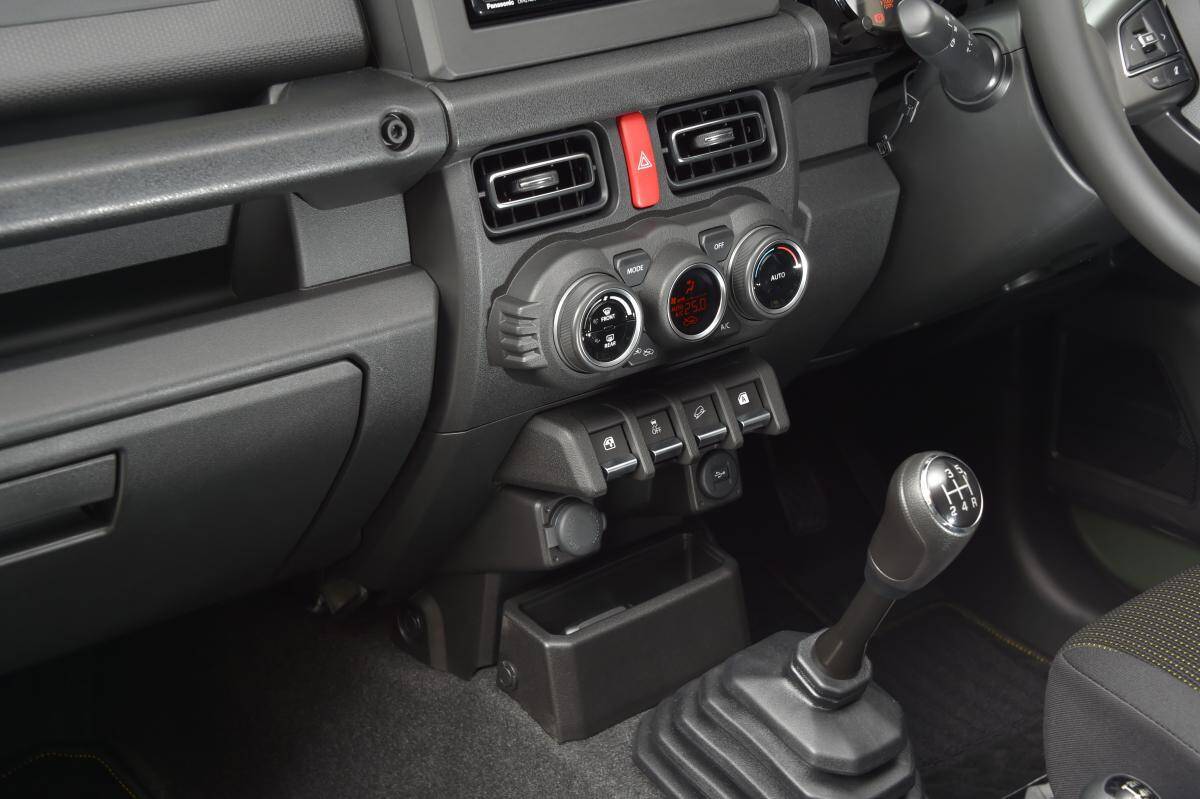 全開の「男臭さ」を消すのがコツ！　女子にもすすめたい「イカツ系」クルマ５台と「女子感」を演出する方法