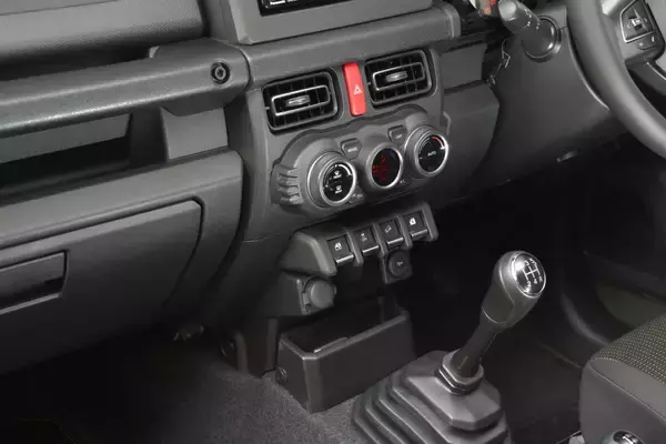 「全開の「男臭さ」を消すのがコツ！　女子にもすすめたい「イカツ系」クルマ５台と「女子感」を演出する方法」の画像