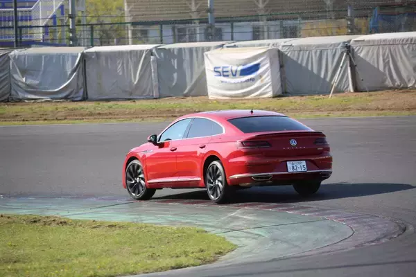 「「レーサー」は天才！　「ラリースト」は神！　レーシングドライバーが語る「ドッチが速い」論争の結論とは」の画像