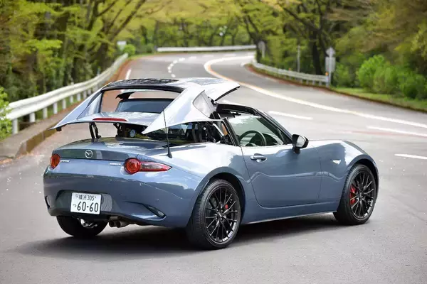 「開けて乗れば「破壊力」抜群！　女子に乗ってほしい「おしゃれモンスター」なオープンカー７選」の画像