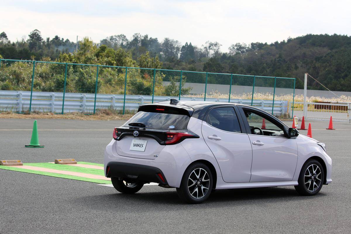 「駐車」がどうしても苦手！　苦痛！　恐怖！　そんな人が乗るべき「本当に使える」支援機能が付いたクルマ５選