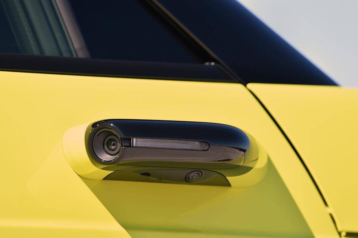 「駐車」がどうしても苦手！　苦痛！　恐怖！　そんな人が乗るべき「本当に使える」支援機能が付いたクルマ５選