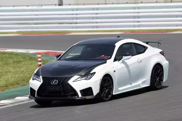 「消える大排気量エンジン！　淘汰された理由と最後に乗っておくべき「抗えない魅力」とは」の画像