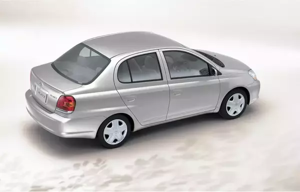 「派生車といえどデザインが謎！　むりやり「セダン作っちゃいました」感が拭えないクルマ３選」の画像