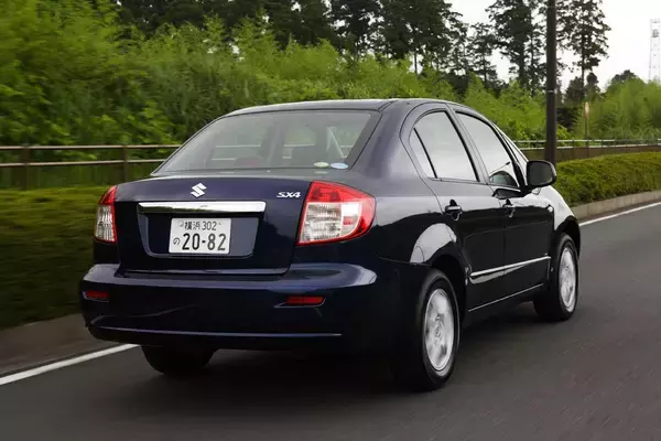 「派生車といえどデザインが謎！　むりやり「セダン作っちゃいました」感が拭えないクルマ３選」の画像