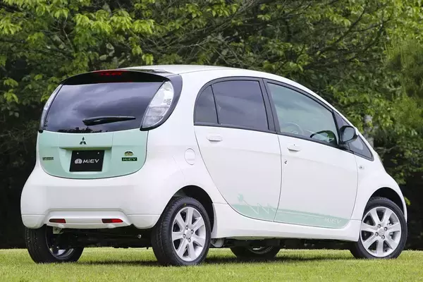 「電動化時代のいまこそ「売り時」じゃないの？　三菱i-MiEVが消えたワケ」の画像