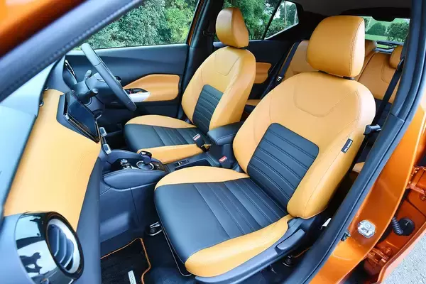 「泥系の「無骨」さ皆無！　自宅リビングより「オシャレ番長」な室内のSUV５選」の画像