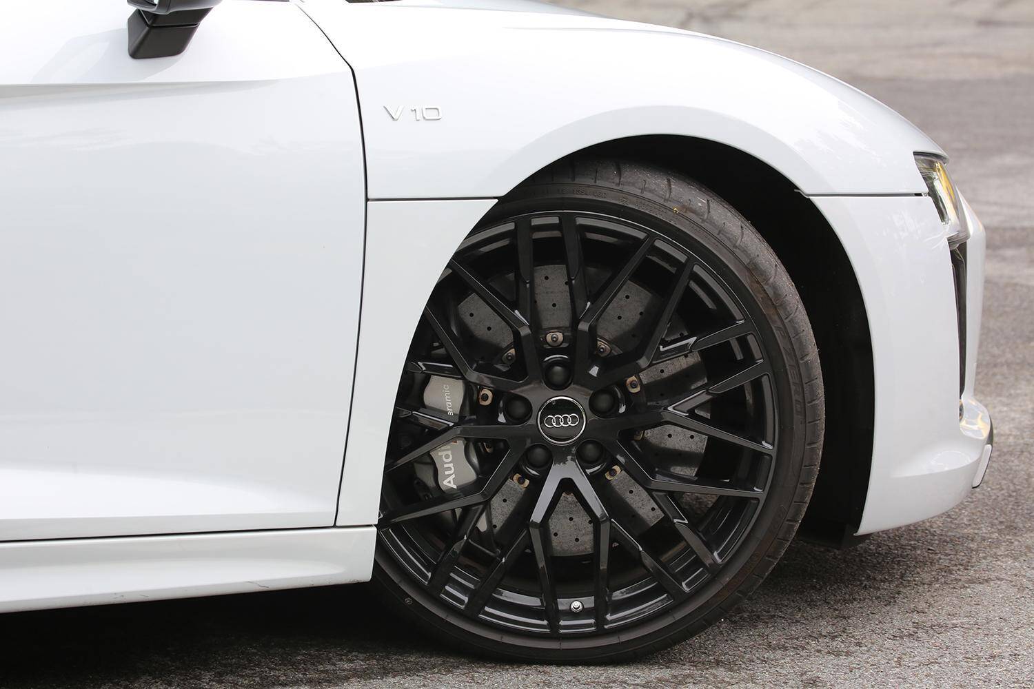 「ガリッ」の悲劇はクルマ選びで回避！　こすりにくいクルマのポイント６つ