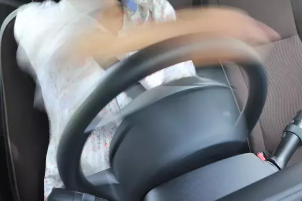 「「ガリッ」の悲劇はクルマ選びで回避！　こすりにくいクルマのポイント６つ」の画像