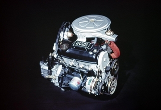 ライバル同士の力で誕生した「珠玉のマシン」！　メーカー間コラボが生み出した６つの至宝