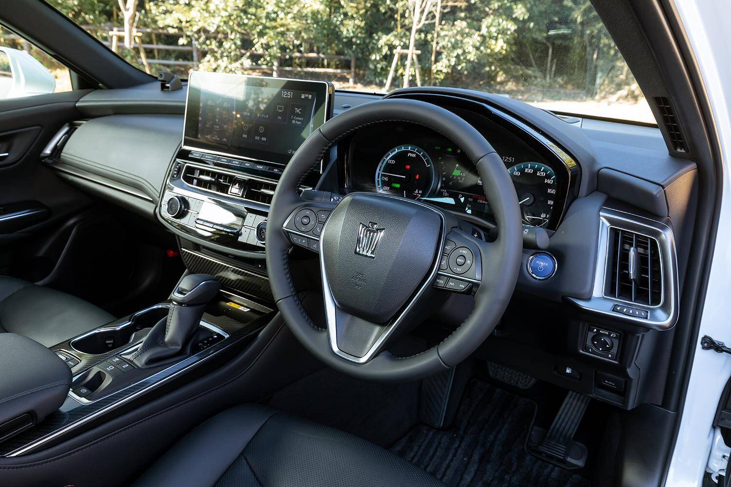 クラウンの販売不振は「らしさ」の欠如！　「セダンマニア」がオーナー目線で乗って感じた「違和感」