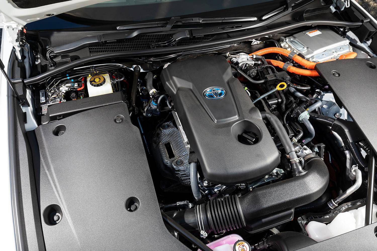 クラウンの販売不振は「らしさ」の欠如！　「セダンマニア」がオーナー目線で乗って感じた「違和感」