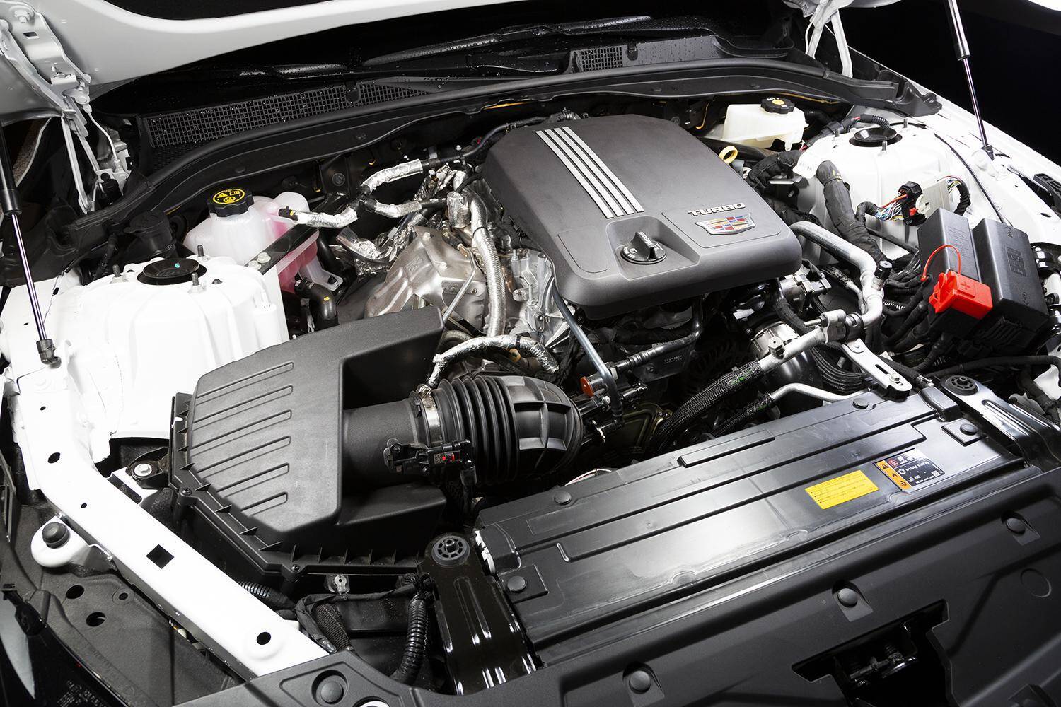 クラウンの販売不振は「らしさ」の欠如！　「セダンマニア」がオーナー目線で乗って感じた「違和感」