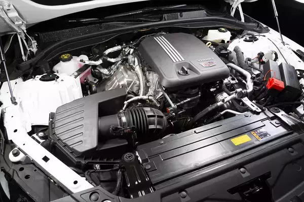 「クラウンの販売不振は「らしさ」の欠如！　「セダンマニア」がオーナー目線で乗って感じた「違和感」」の画像