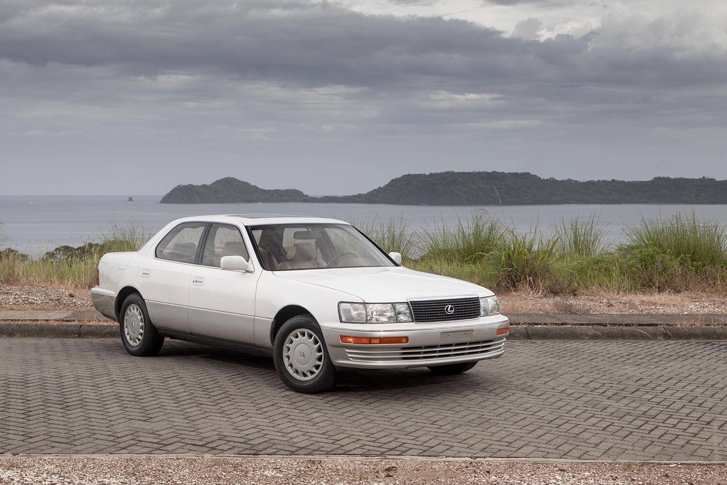 コロナ禍でも落ち込まず！　日本車の苦手分野「高級車」で「レクサス」が成功できたワケ