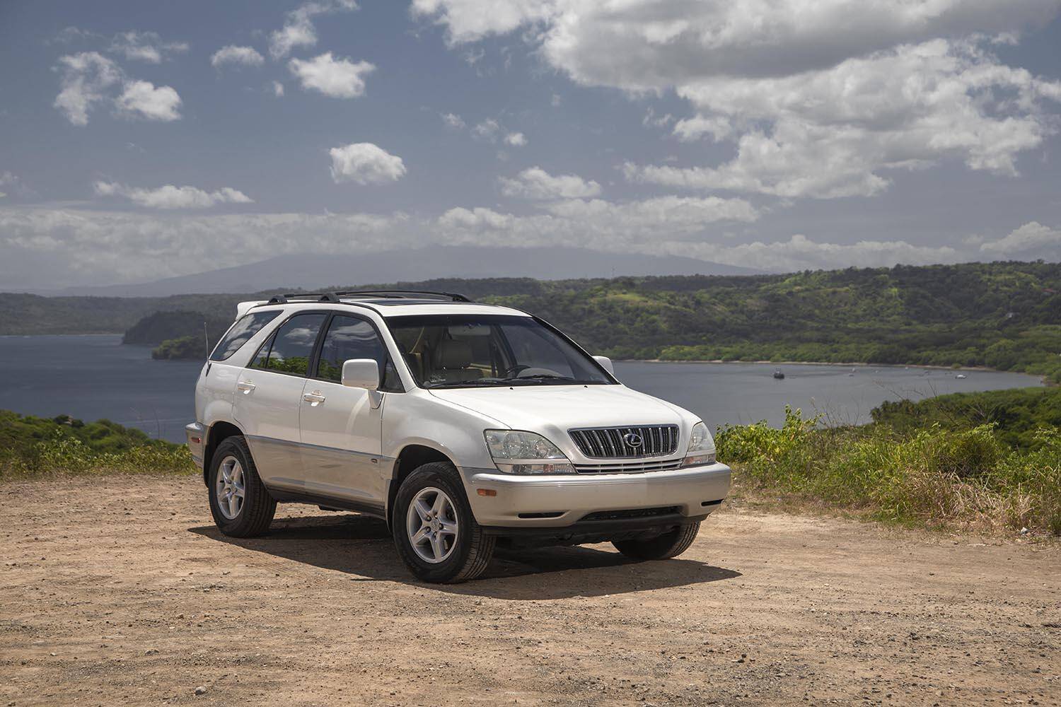 コロナ禍でも落ち込まず！　日本車の苦手分野「高級車」で「レクサス」が成功できたワケ
