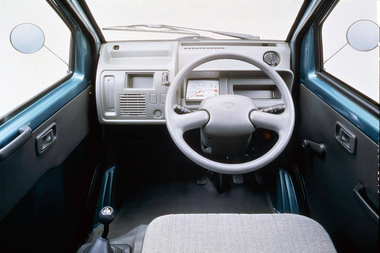 「映え」重視な女子におすすめの「自由すぎる」デザイン！　100万円以下で手に入る「いいね！」確実の中古車５選