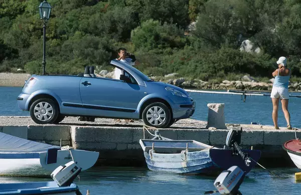 「「映え」重視な女子におすすめの「自由すぎる」デザイン！　100万円以下で手に入る「いいね！」確実の中古車５選」の画像