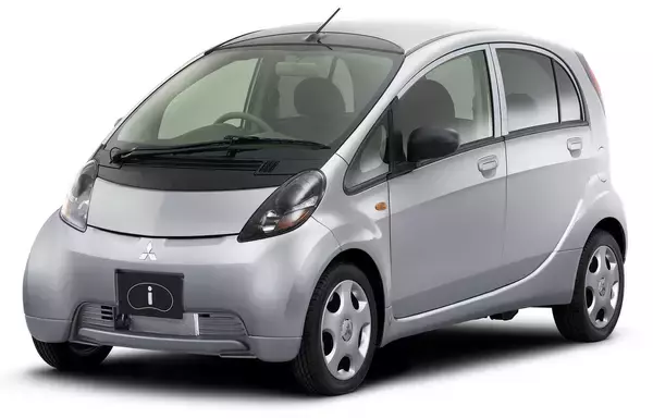 「「映え」重視な女子におすすめの「自由すぎる」デザイン！　100万円以下で手に入る「いいね！」確実の中古車５選」の画像