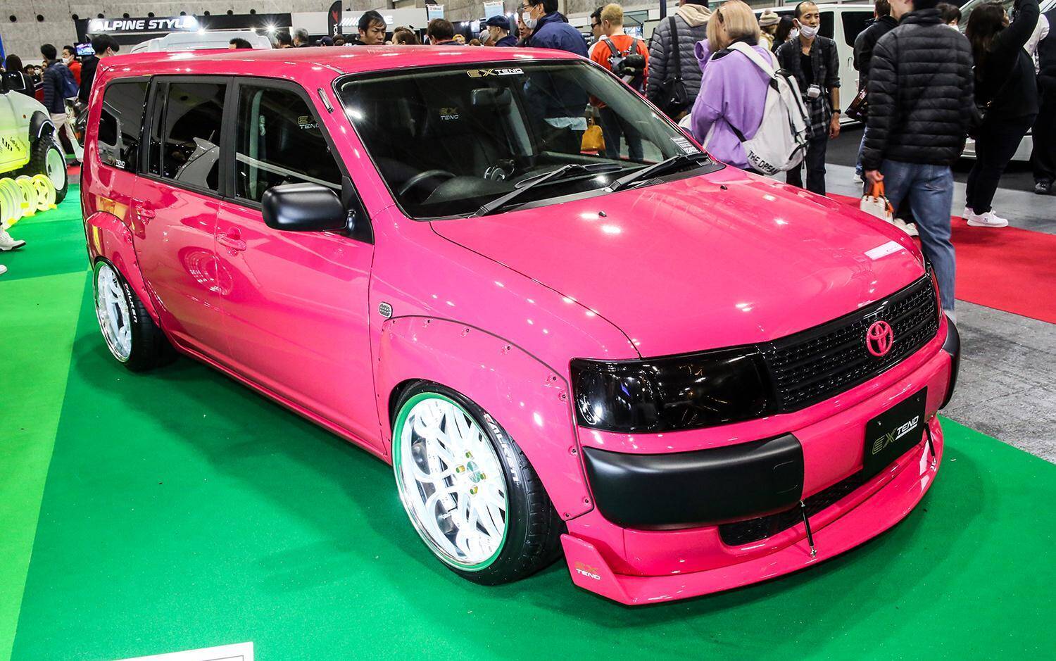 大変身っぷりは「乗用車」の比じゃなかった！　軽トラに1BOXなど「商用車」カスタムがいまキテる