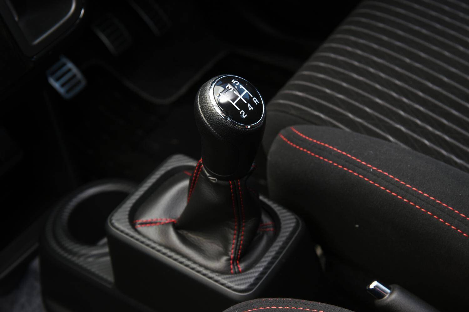 優等生だらけのいまでも「乗り手」を選ぶ「クセモノ」！　恋人になれればドハマリする「人見知り」系クルマ５選