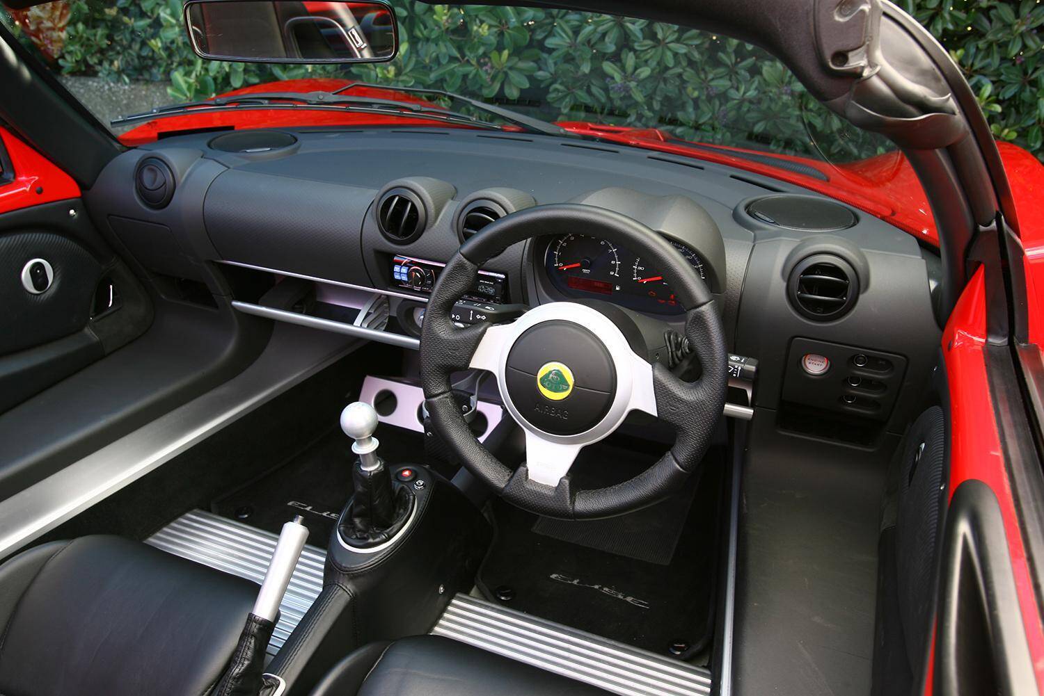 優等生だらけのいまでも「乗り手」を選ぶ「クセモノ」！　恋人になれればドハマリする「人見知り」系クルマ５選