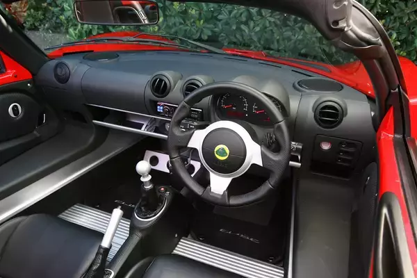 「優等生だらけのいまでも「乗り手」を選ぶ「クセモノ」！　恋人になれればドハマリする「人見知り」系クルマ５選」の画像