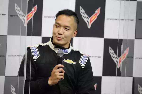 「念願のミッドシップ＋右ハンドルが登場！　シボレー・コルベットの販売記念イベントを開催！」の画像