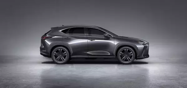 「爆売れしそうなカッコよさ！　レクサス初となるPHEVを設定した新型NXを世界初公開」の画像