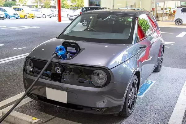 「日産と三菱が知る「本当の壁」！　日本のEV普及には「ユーザーを満足させるクルマ」だけではダメだった」の画像
