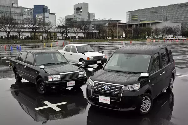 「世の中には数多のクルマがあるのにナゼ？　タクシーに「トヨタ車ばかり」が選ばれるワケ」の画像