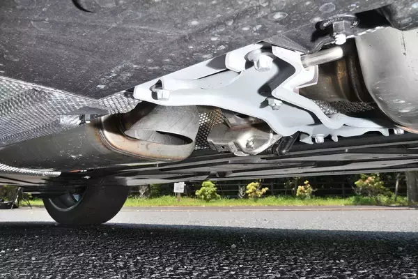 「【試乗】EV走行もスポーティな走りもOK！　PHEVのメルセデス・ベンツA 250 eは急速充電も対応で死角ナシ」の画像