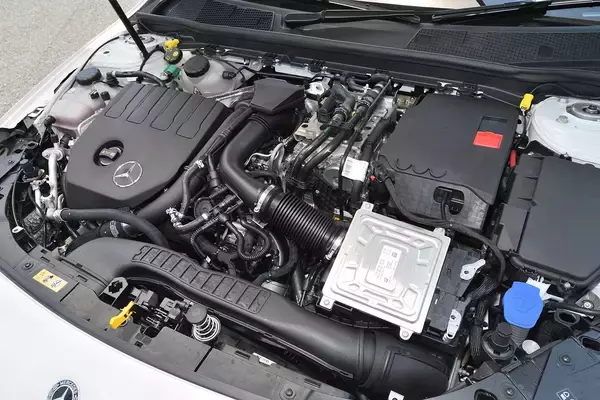 「【試乗】EV走行もスポーティな走りもOK！　PHEVのメルセデス・ベンツA 250 eは急速充電も対応で死角ナシ」の画像