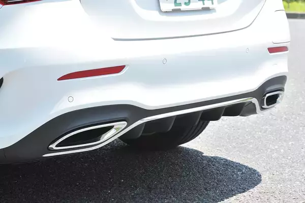 「【試乗】EV走行もスポーティな走りもOK！　PHEVのメルセデス・ベンツA 250 eは急速充電も対応で死角ナシ」の画像