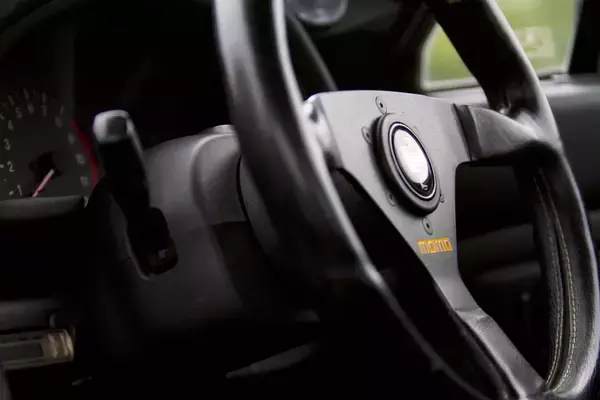 「ビル足！　モモステ！　F1タービン！　「ピクッと反応」したらクルマ好き確定の超一流パーツブランド６選」の画像