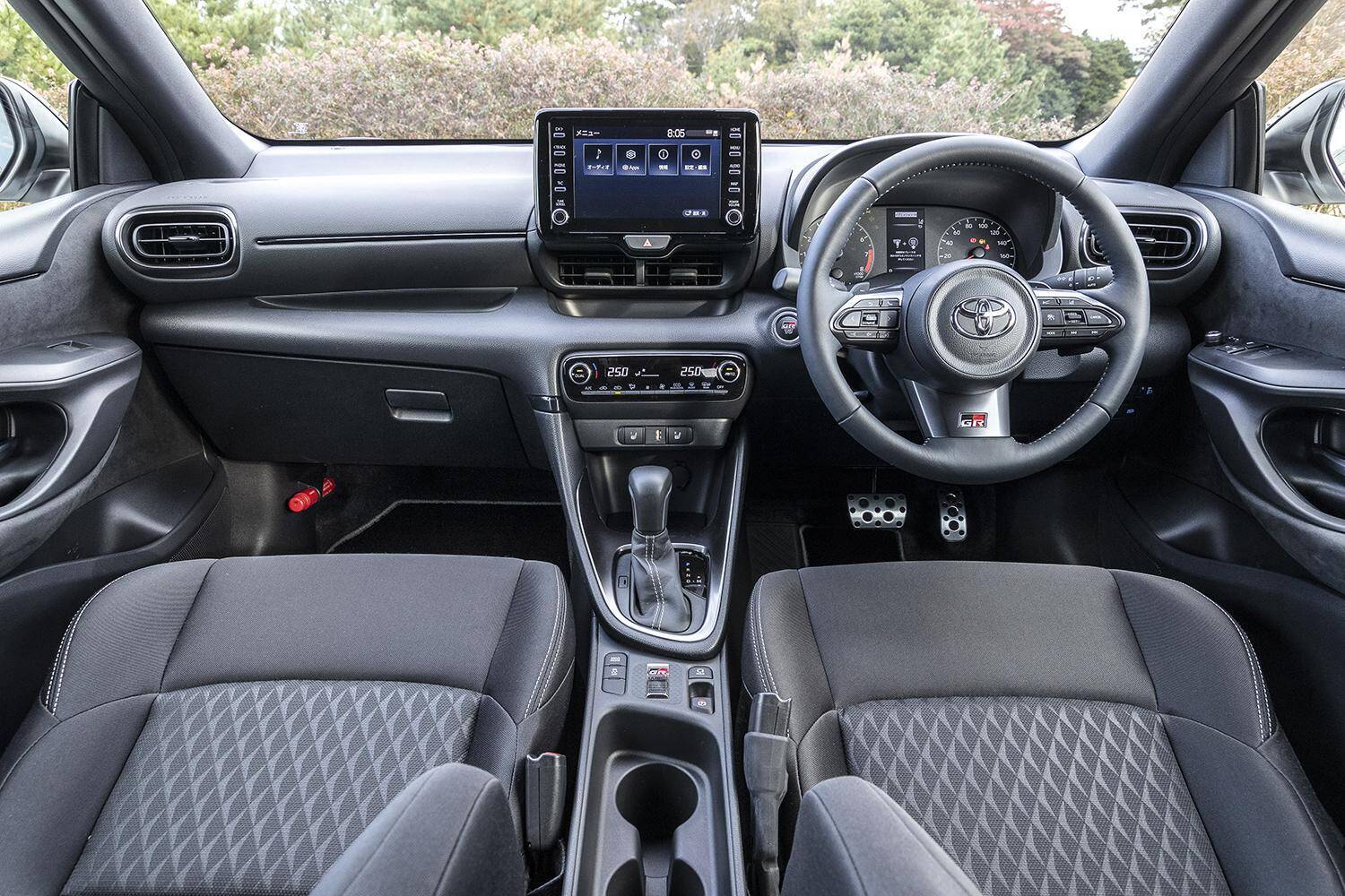 ツウを唸らせる「素材」の良さ！　「安い方」のグレードに感動できるクルマ６選