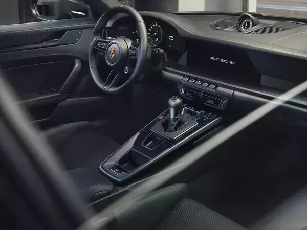 「能ある鷹は爪を隠す！　ポルシェ911 GT3ツーリングパッケージの予約がスタート」の画像