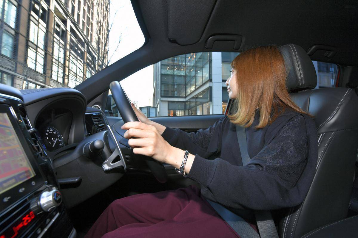 美 のためには 運転中 も努力 なんとクルマでできるダイエットが存在した 21年6月24日 エキサイトニュース