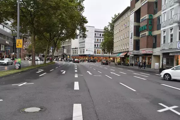 「「速度無制限」はホントに300km/hでもOK？　日本人が知らないドイツ・アウトバーンの真実」の画像