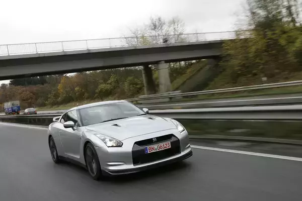 「「速度無制限」はホントに300km/hでもOK？　日本人が知らないドイツ・アウトバーンの真実」の画像